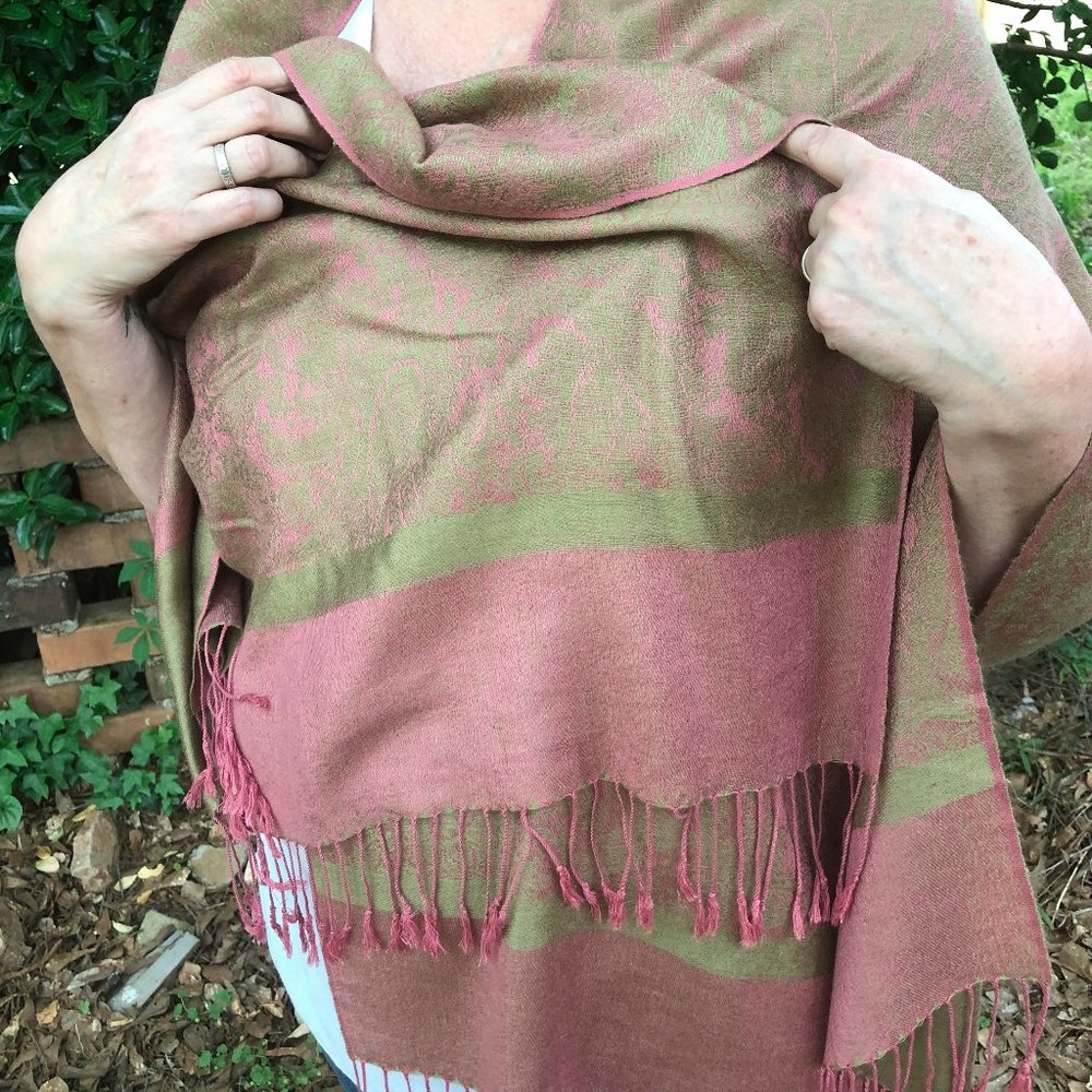 Reversable Shawl - Picture 7 of 7
